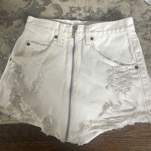 Carmar white zip up skirt
